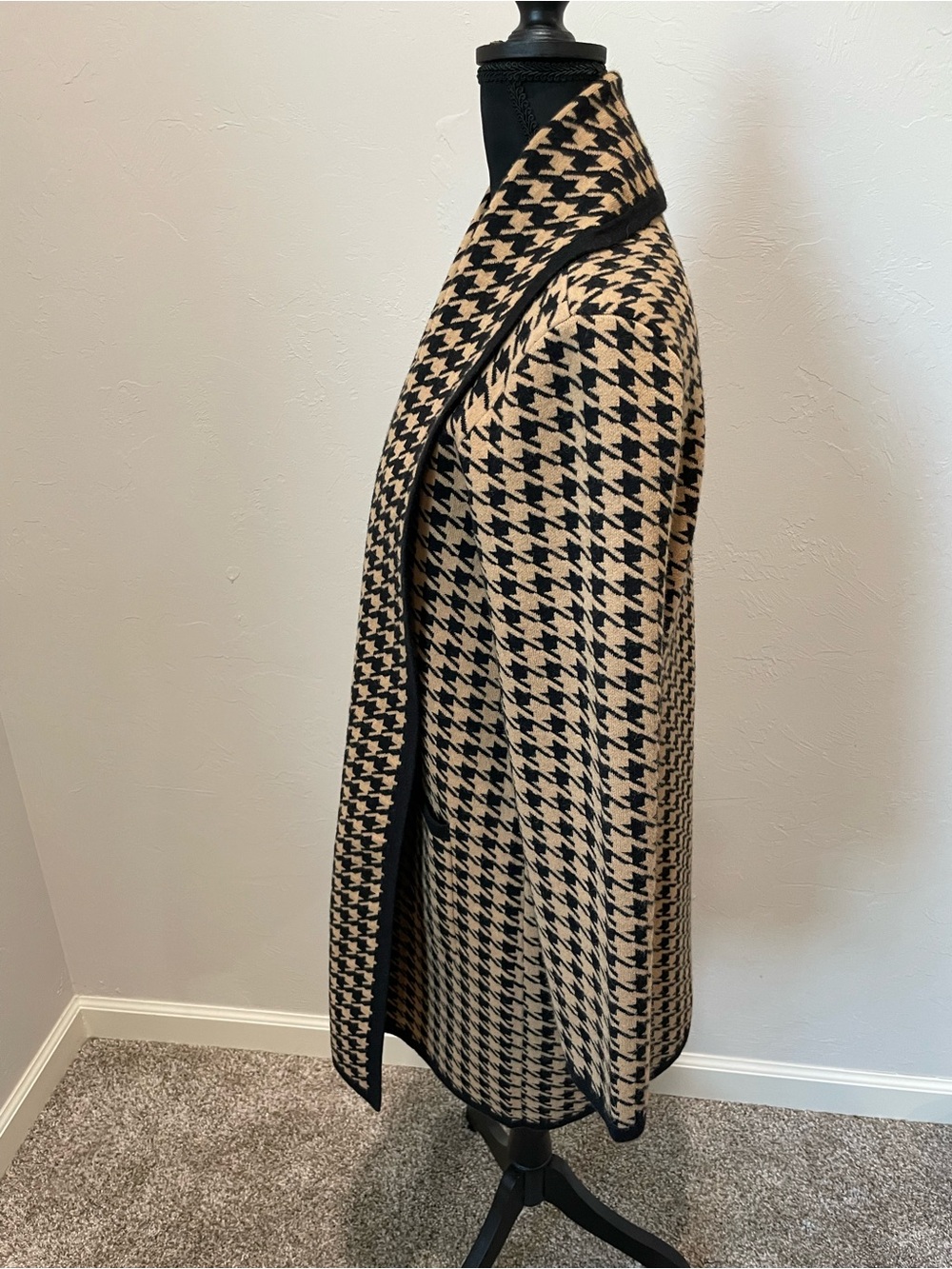 Ann Taylor Black and Tan Houndstooth Open-Front Cardigan - Picture 4 of 7